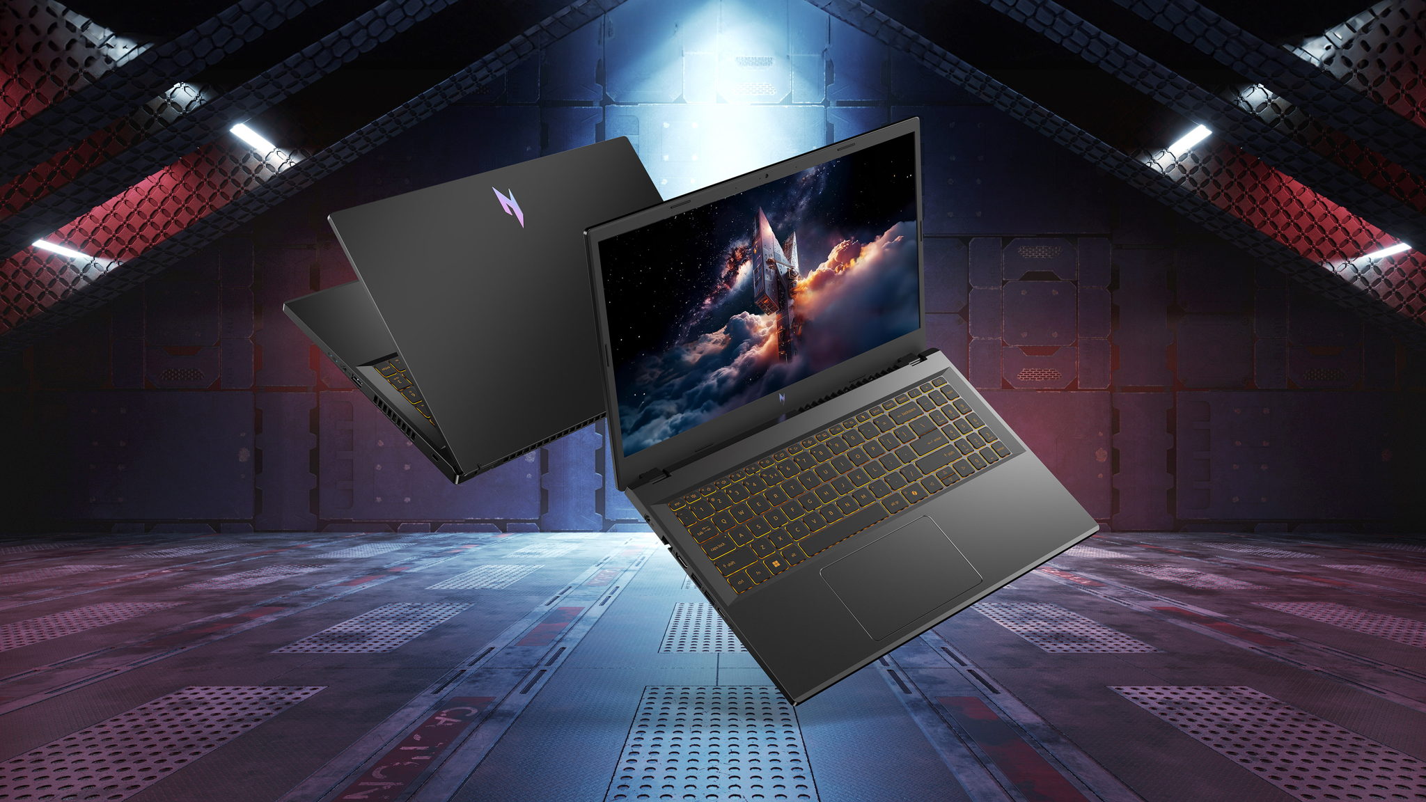 Laptop Acer Nitro V màu đen với logo Nitro hình tia sét