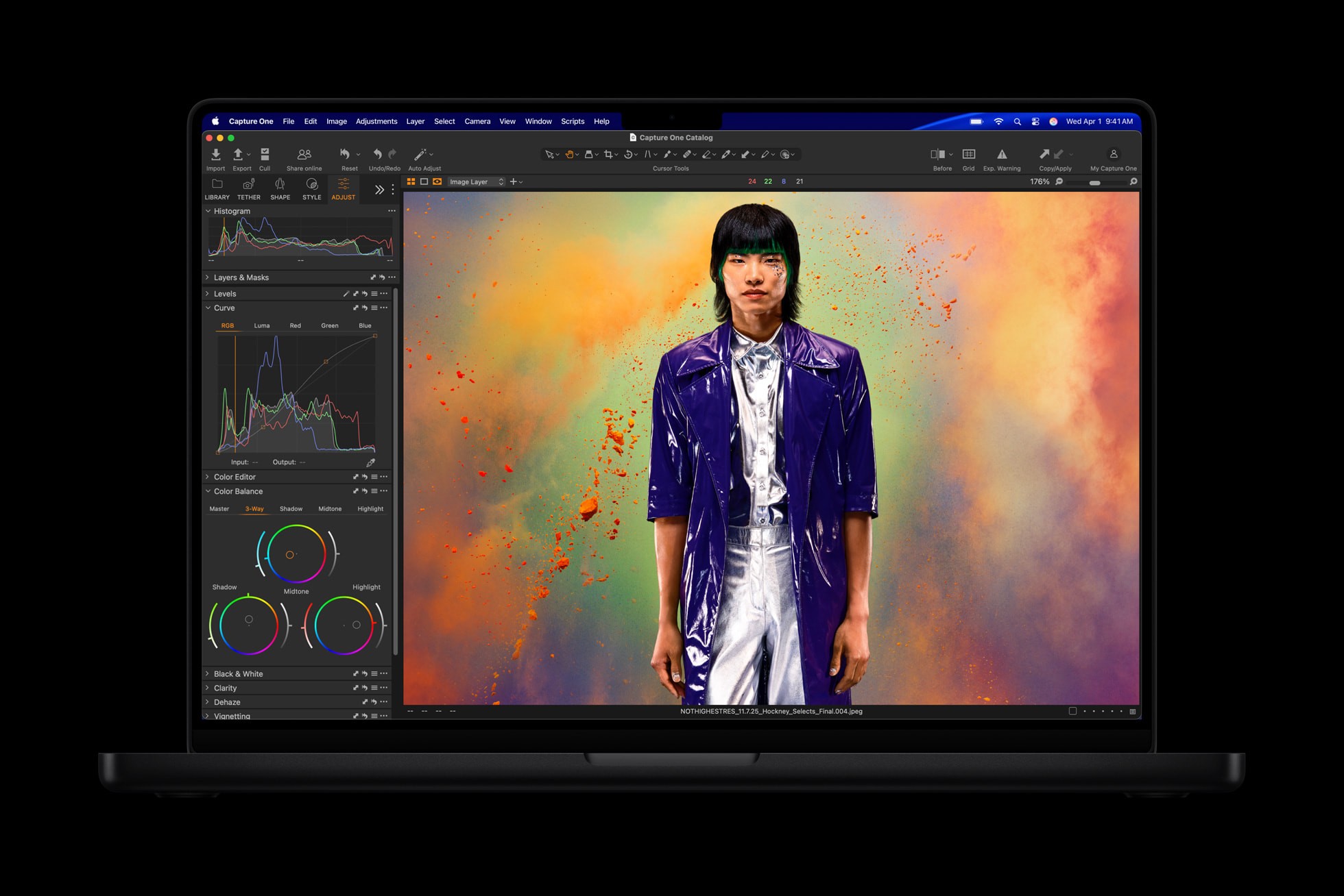 MacBook Pro dùng chip M5 Pro hoặc M5 Max chạy Capture One